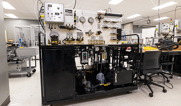 Hydraulics training in the engineering lab.