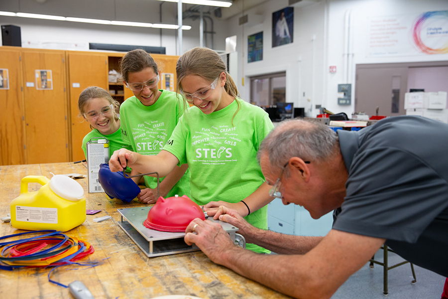 STEPS for Girls work in on lab on bug bots.