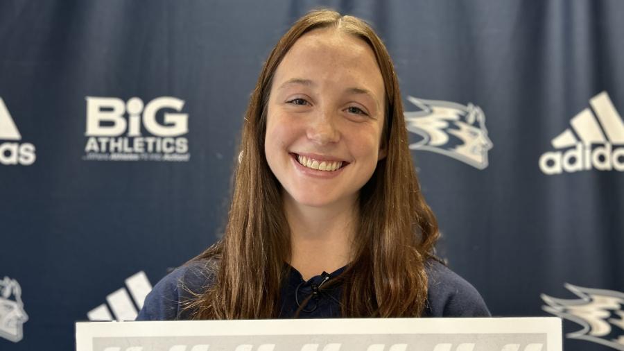 Student Amanda Giesen, a member of the women’s basketball team, promotes Giving Day at UW-Stout.
