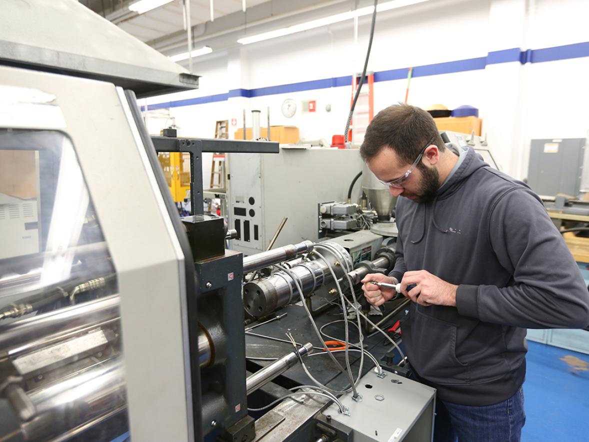 A UW-Stout student works in the plastics lab in Jarvis Hall Technology Wing.